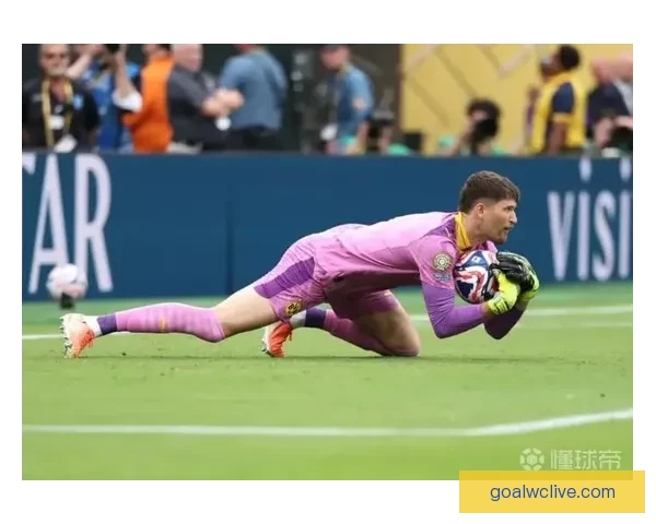 科贝尔:多特蒙德的防守是支撑球队核心与团队精神的基石 科贝尔:多特蒙德的防守是支撑球队核心与团队精神的基石